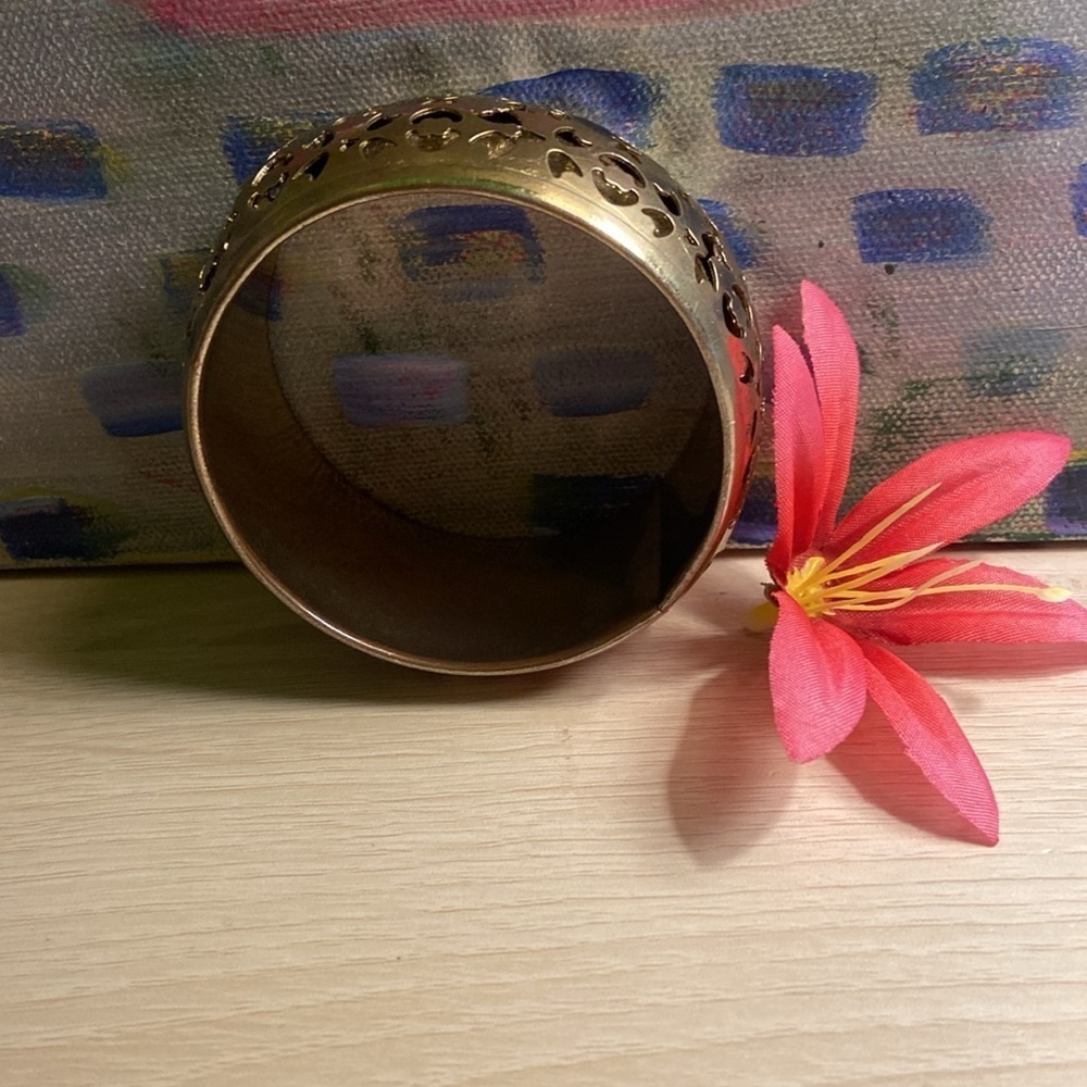 Vintage Bangle Bracelet - Picture 4 of 4